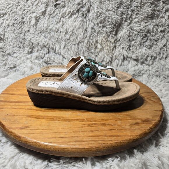 Clarks Artisan Sandals Womens Size 6M Lea White Suede Leather Latin Circle Flats - Picture 2 of 8
